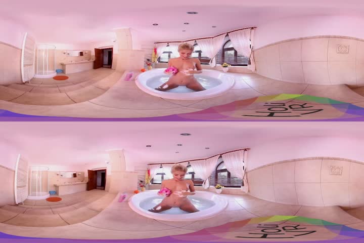 VR Porn Three wet girls having a bath tub party Virtual Porn 360