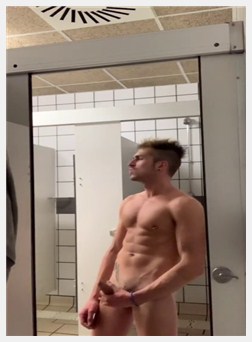 同性恋健身房淋浴